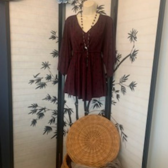 π₯π€π Get Noticed in Style! ππ€π₯ Adorable Burgundy Torrid Top size 1X - Picture 1 of 12